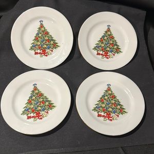 Set of 4 Seagull Christmas Tree with presents with gold rim.